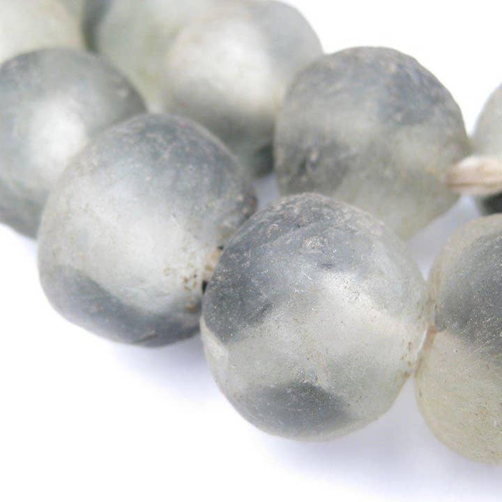 The Bead Chest - Vente Perle - Perles en verre recyclé gris brume Jumbo 23 mm1