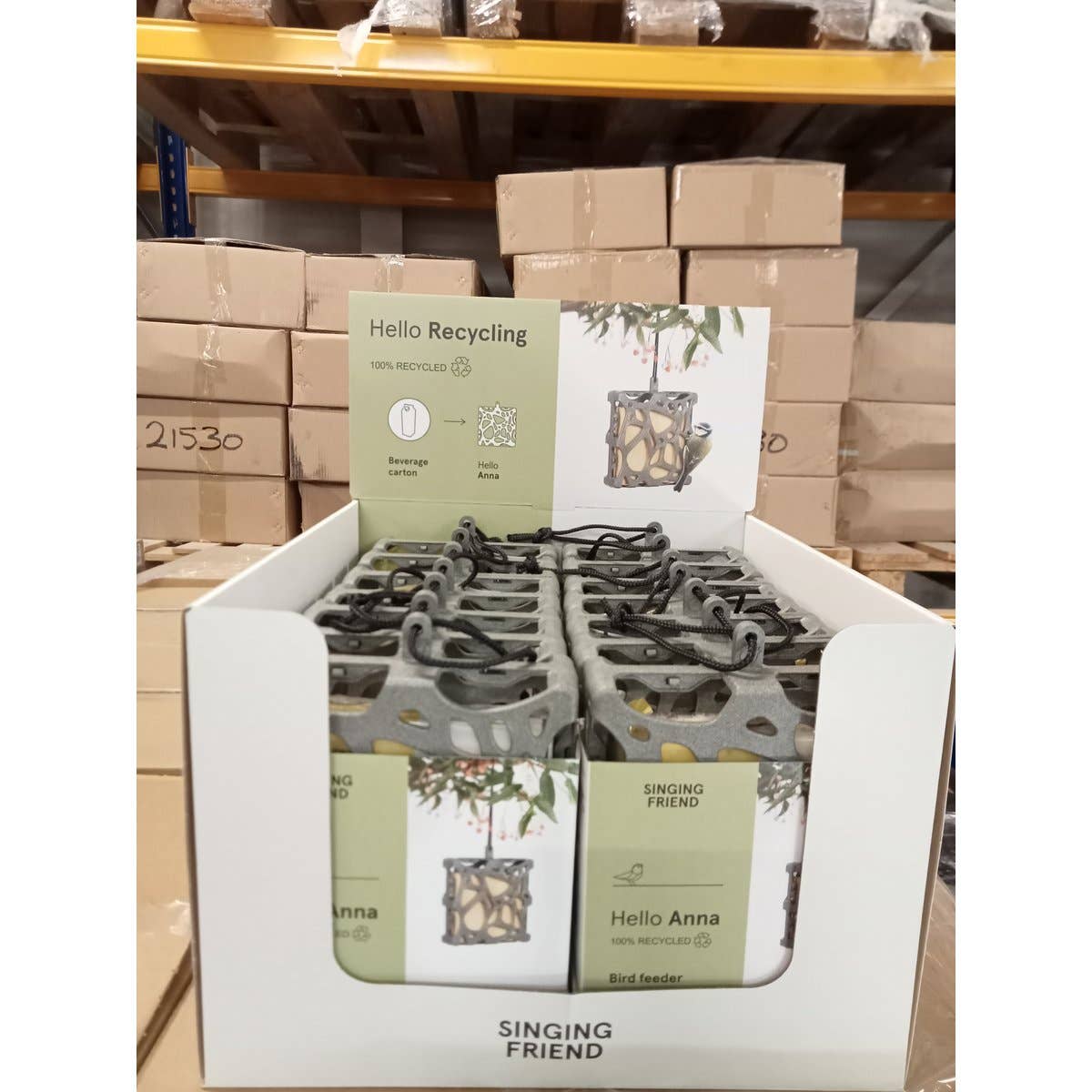 SingingFriend – Alimentador de pássaros por atacado – Comedouro para pássaros Anna feito de plástico reciclado em caixa para balcão2