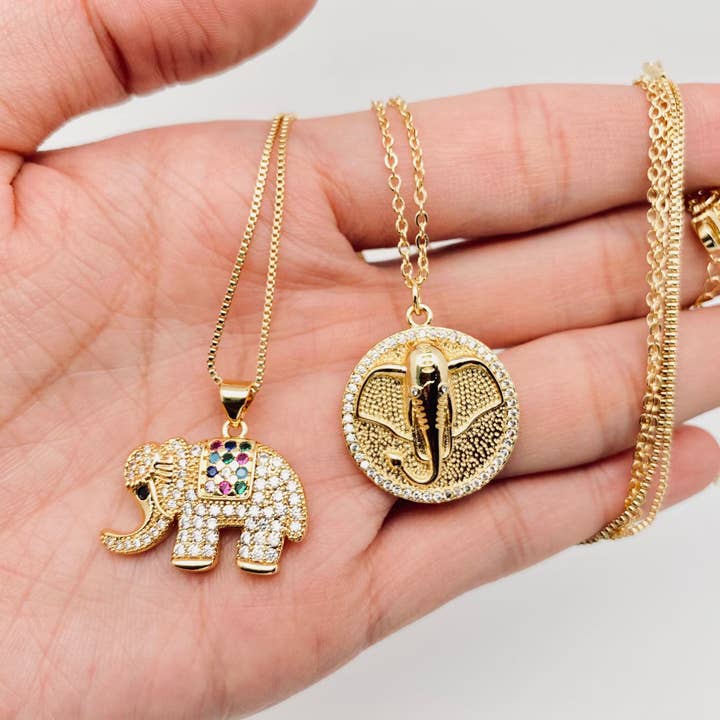 Pendentif en forme d'éléphant en zircone cubique plaqué or 18 carats pour la vente par Mio Queena