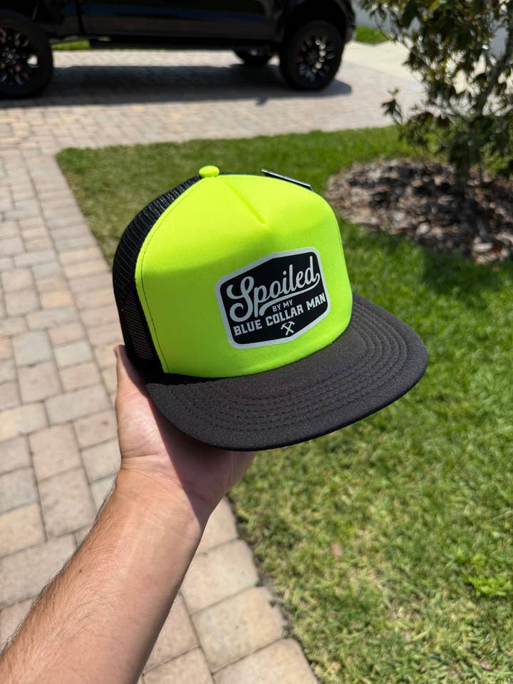 Gâtée par mon casquette snapback camionneur Blue Collar Man pour la vente par Luckless Outfitters