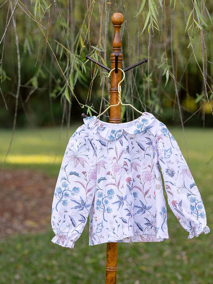 Farrah topp i fält botanisk vit för wholesale av Sun House Children's