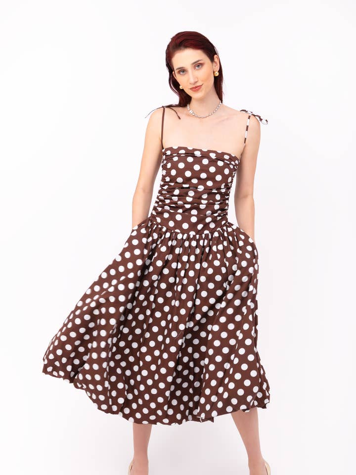 Robe boule à pois marron Alexa pour la vente par Amy Lynn