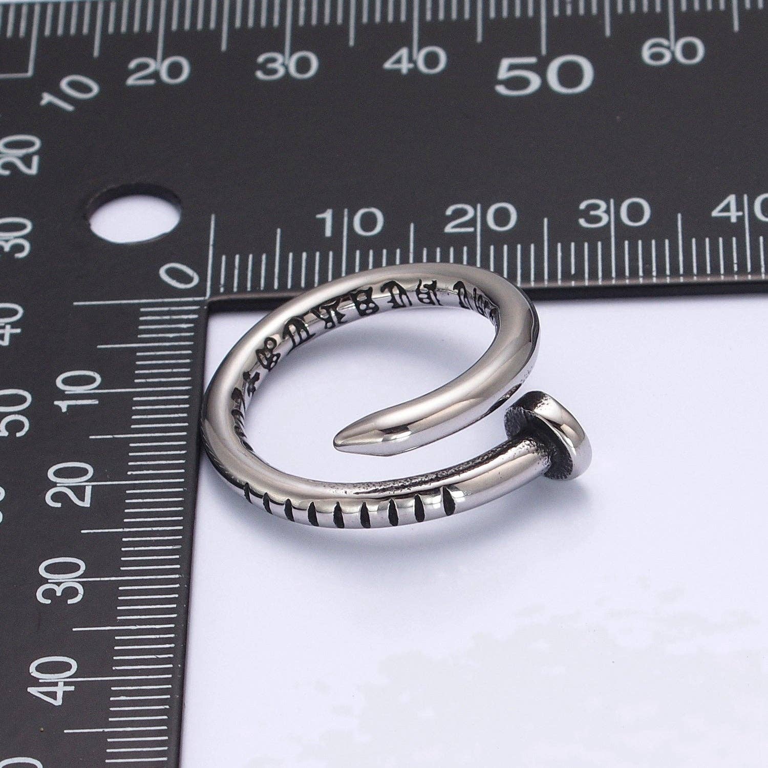 Aim Eternal - Wholesale Band/gestapelde ring - Antiek zilverkleurige ring voor mannen van roestvrij staal met spijkerdesign2