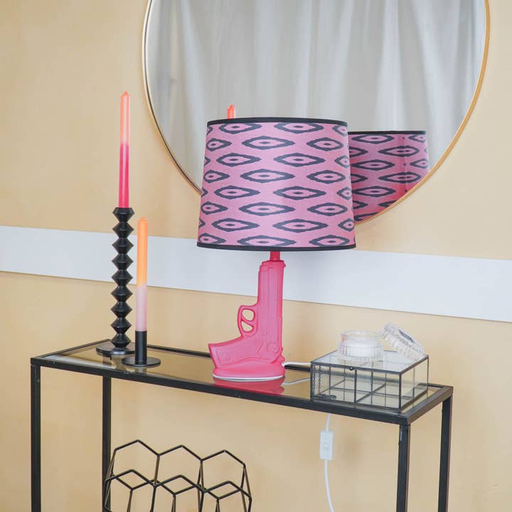 Housevitamin bv - Wholesale Accent/Desk Lamp - Table Lamp - Gun - Ceramic - Neon Pink - E27 - 15x9x32cm3