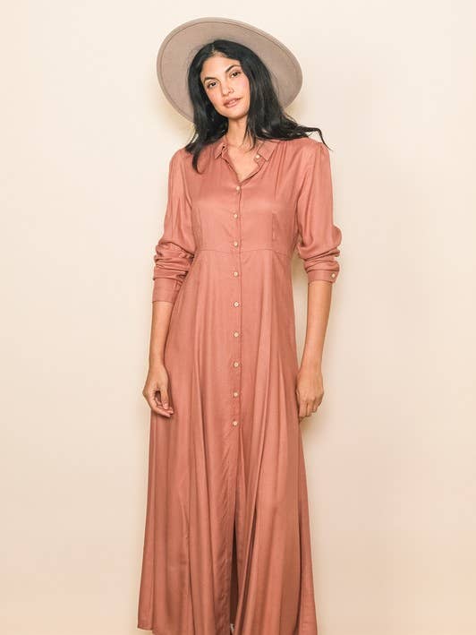 Robe chemise maxi à manches longues boutonnée, coupe ample et décontractée. pour la vente par Elloh Collection