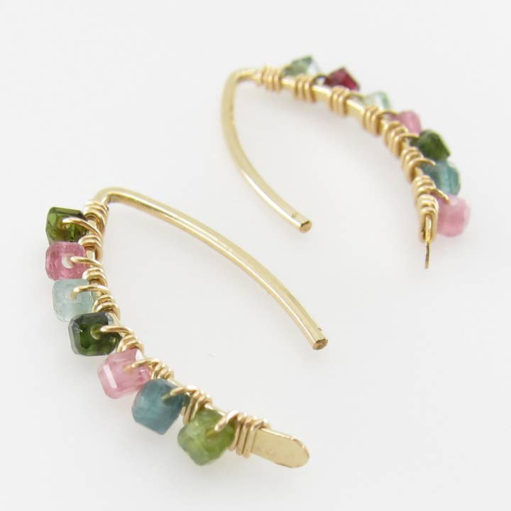 Buede bar drop øreringe med tråddesign, 3 stenmuligheder for engroshandel hos J. Mills Studio