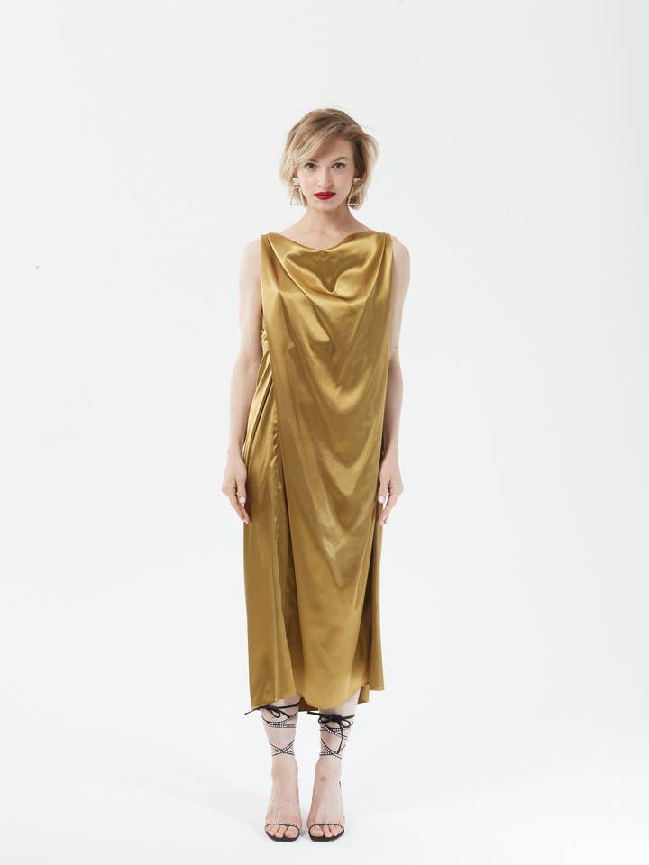 Belle lav ryg kjole for engroshandel hos Allicano