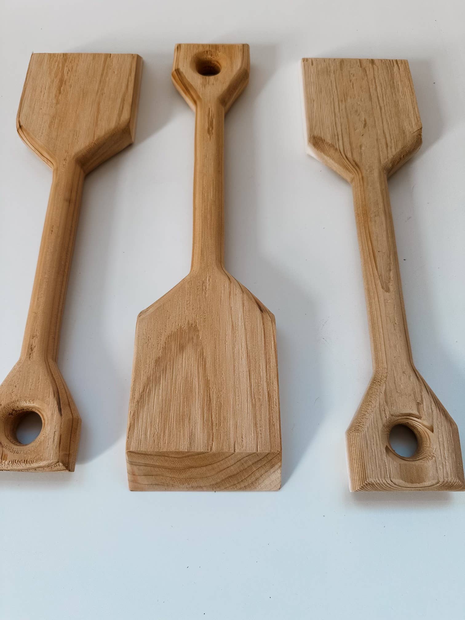 Heartland Designs - Wholesale Outdoor Grill Tools - Cedar I BBQ Grill scraper | Grill Master Gift1