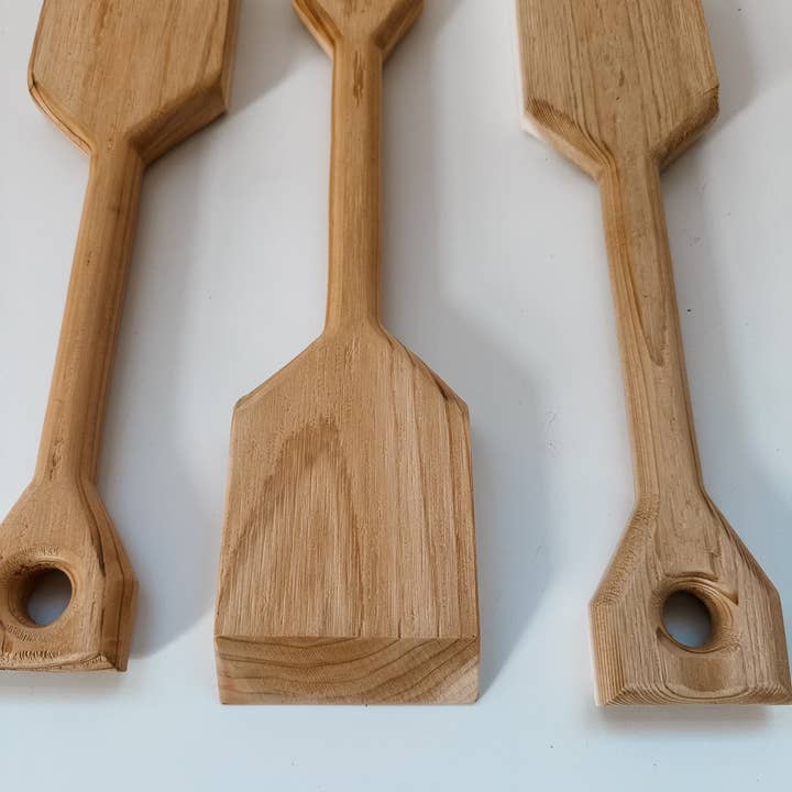 Heartland Designs - Wholesale Outdoor Grill Tools - Cedar I BBQ Grill scraper | Grill Master Gift1