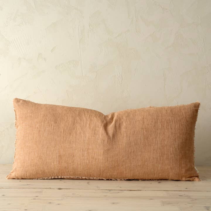 Coussin en lin Lina, terre cuite, 14 x 31 pour la vente par INDABA HOME