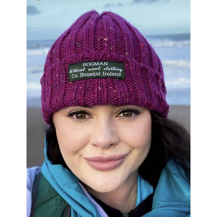 Bogman Beanie – Mütze aus Himbeer-Merinowolle für den Großhandel von Bogman Beanie Ltd