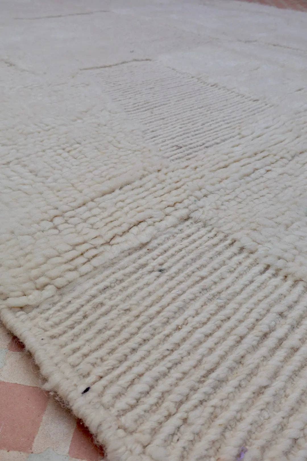 Néda - Wholesale Area Rug - Beni Ouarain Berber Rug White Modern with Abstract Raised Patterns - 252 x 172.5 cm10