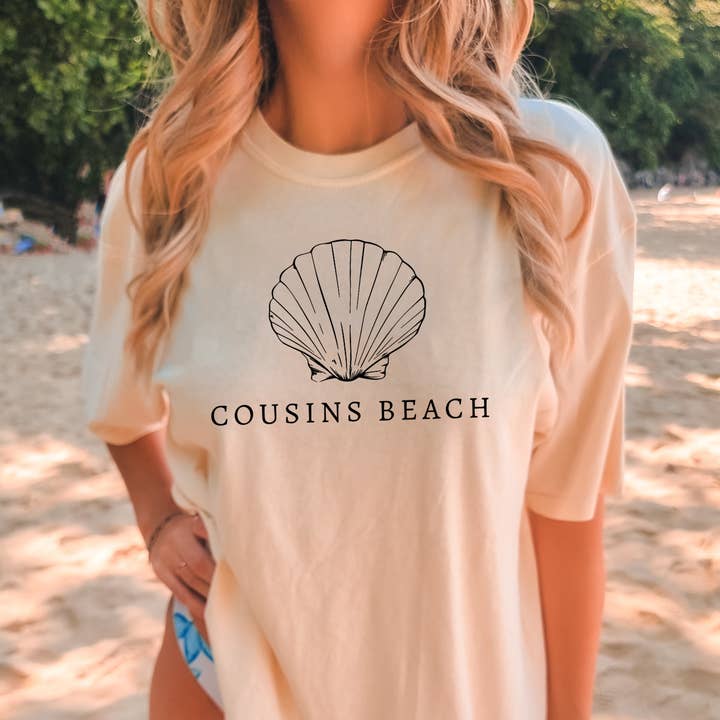 Hello Poppy Company - Venta al por mayor Camiseta serigrafiada - Mujer - Camiseta TSITP Cousins Beach Shell Comfort Colors