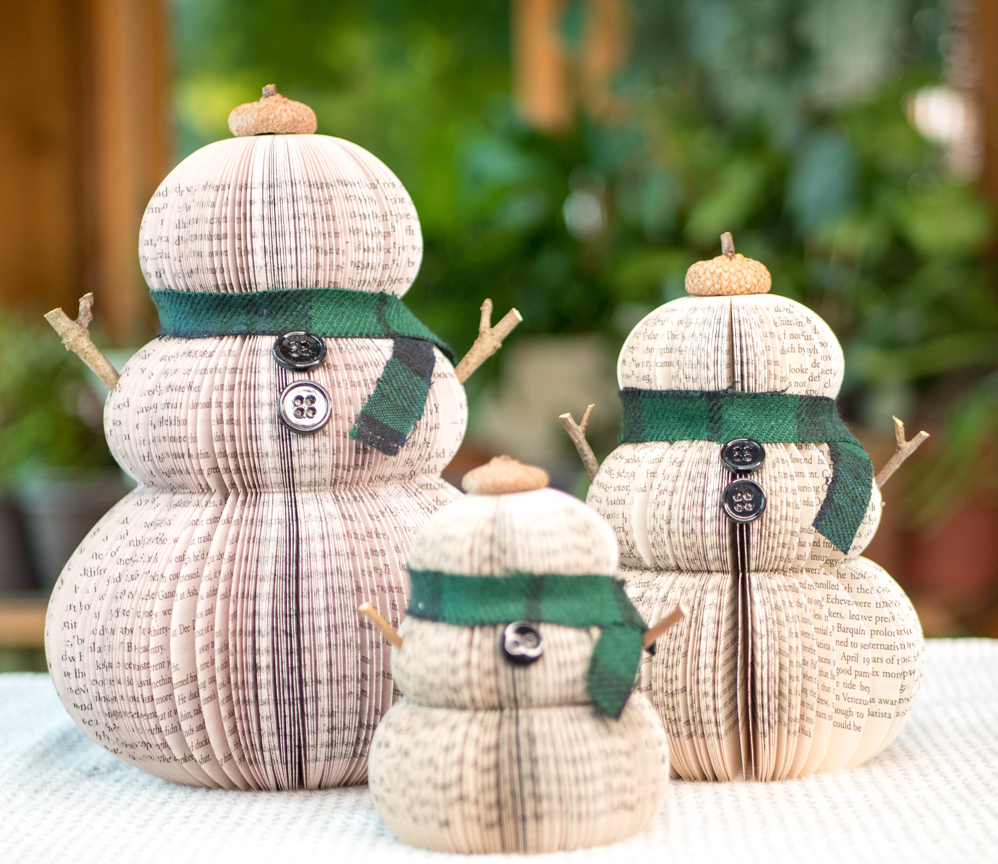 Root To Vine – wholesale Christmas decoration – Christmas Decor Book Snowman-Handmade Holiday Book Gift8