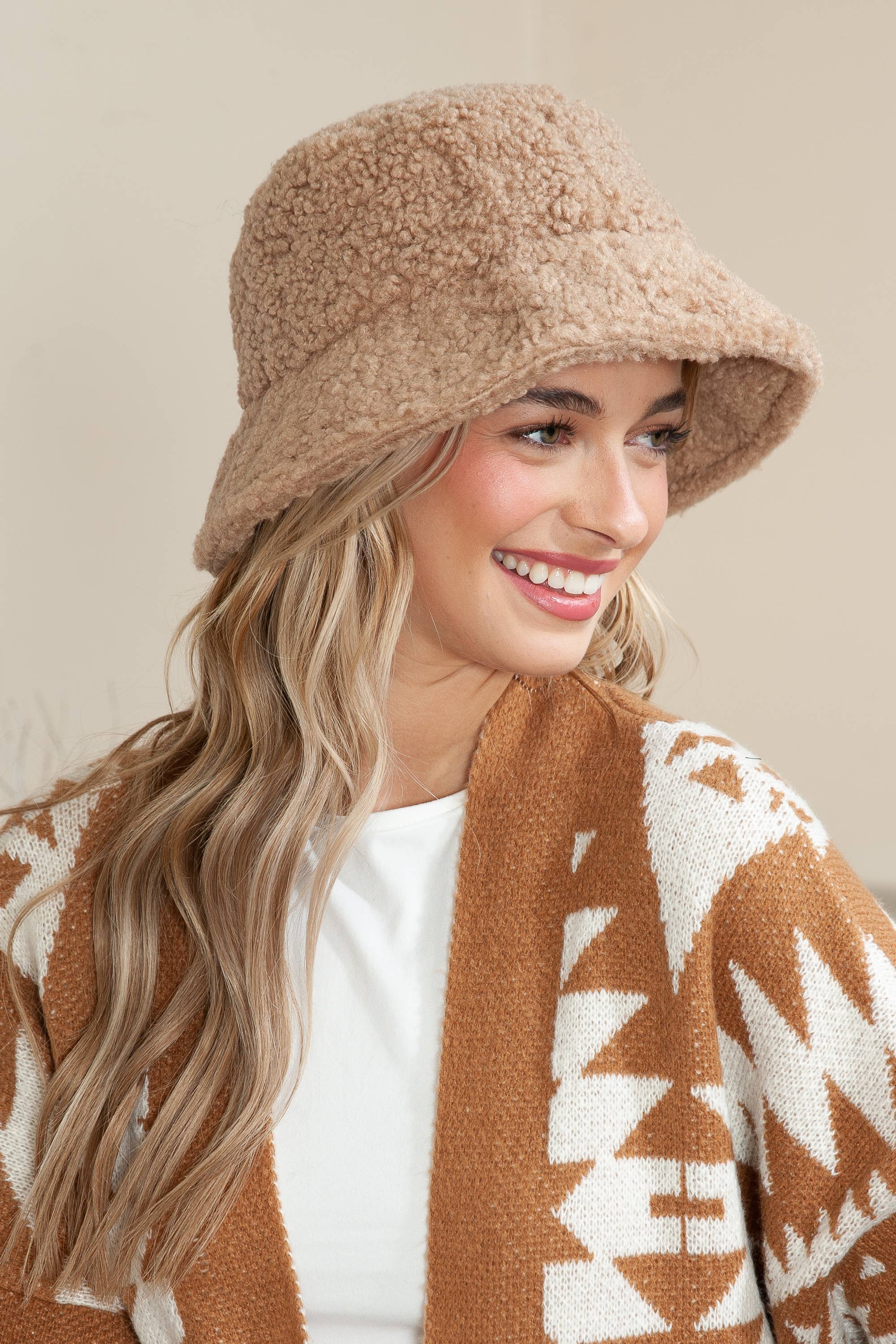 Justin & Taylor - Vendita all'ingrosso Cappello da pescatore - Donna - Cappello a secchiello My Teddy in finto sherpa senza fodera5