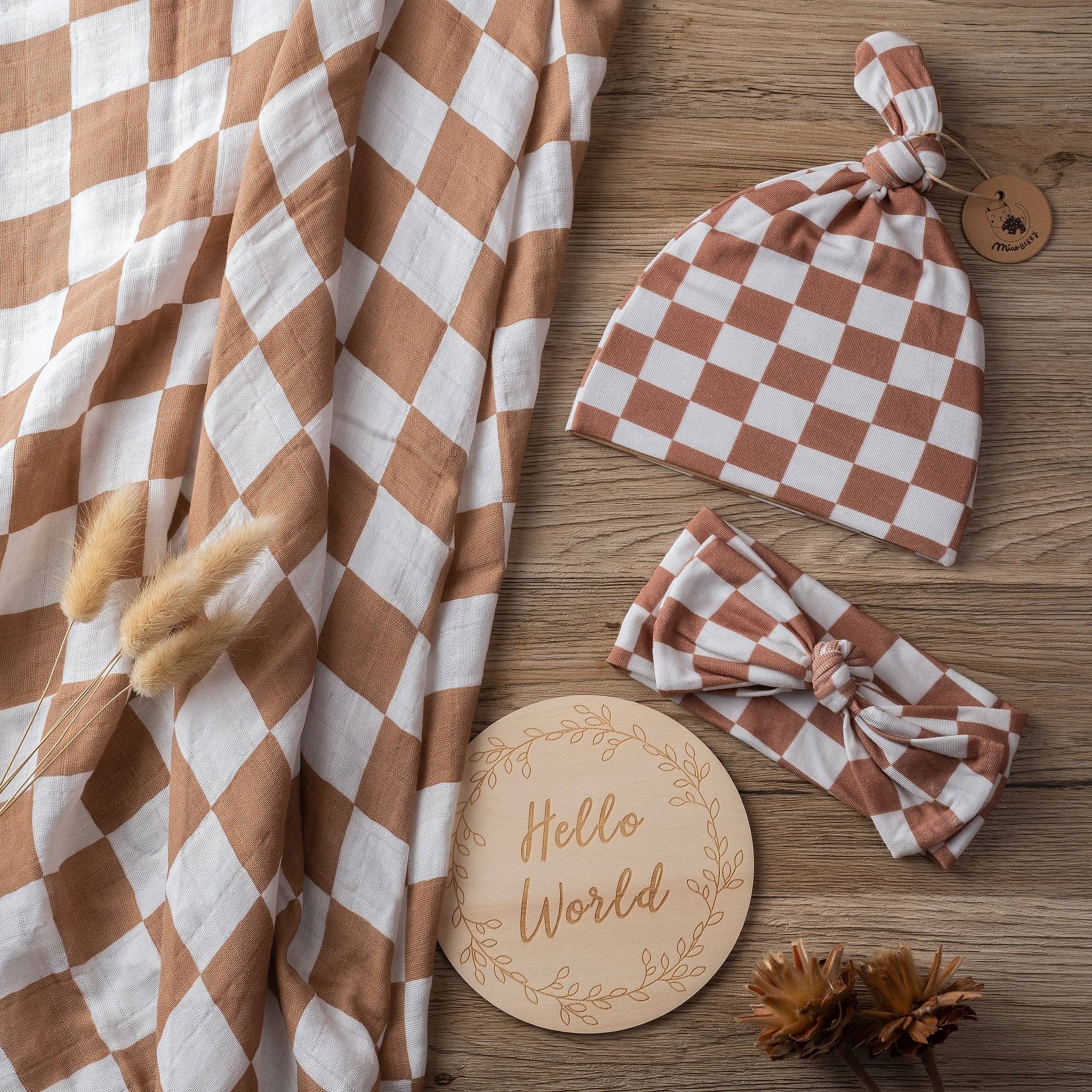 Miaoberry – Großhandel Puckset – Baby – Bio-Musselin-Wickelset mit passender Mütze und Schleife, kariertes Latte5