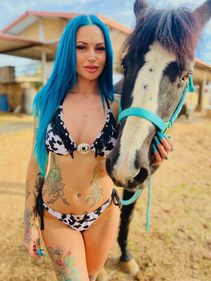 Bikini de cordones con flecos y tachuelas en forma de vaquera para venta al por mayor de Switchblade Stiletto