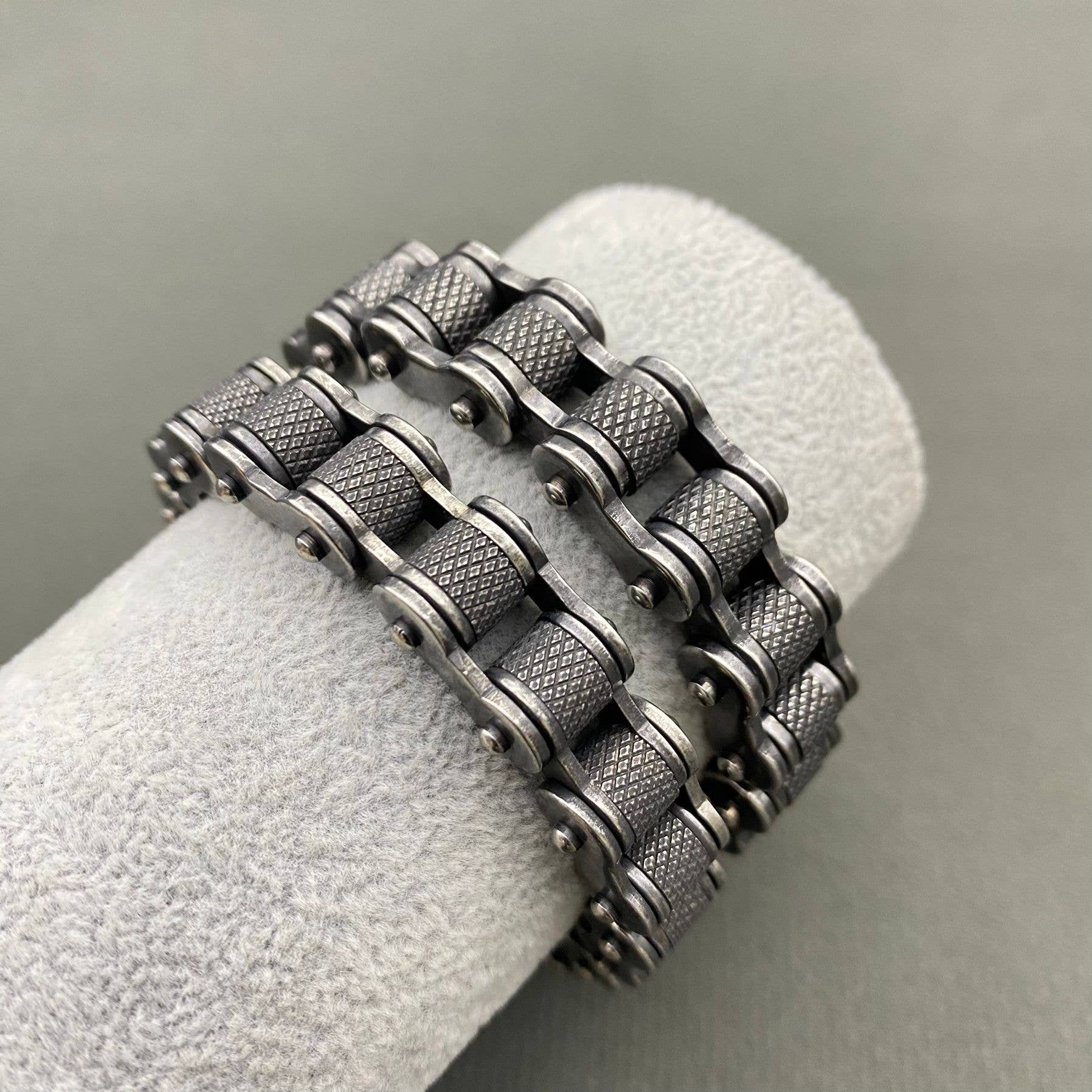 Mio Queena - Wholesale Cuff Bracelet - Bicycle Chain Design Men's Stainless Steel Bracelet - MJ/BC0