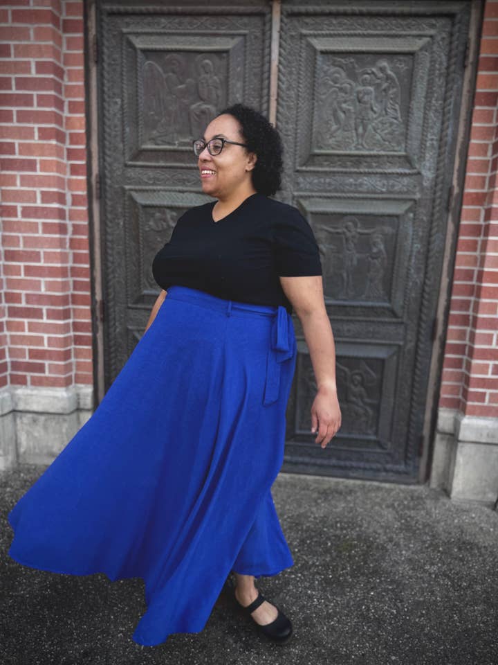 Jupe portefeuille Elsie - Bleu royal pour la vente par The Parlour Handmade