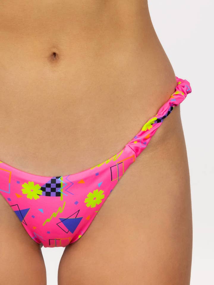 Cindy Scrunchy Bikinihose mit hohem Beinausschnitt - Neon Retro Summer für den Großhandel von Whipped Cream Swimwear
