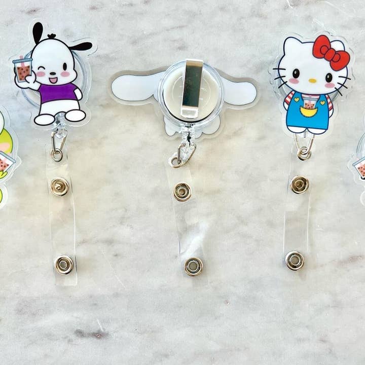 Choodaloo - Venta al por mayor Portacredenciales - Mujer - Enrolladores retráctiles para gafetes con personajes Sanrio y boba1