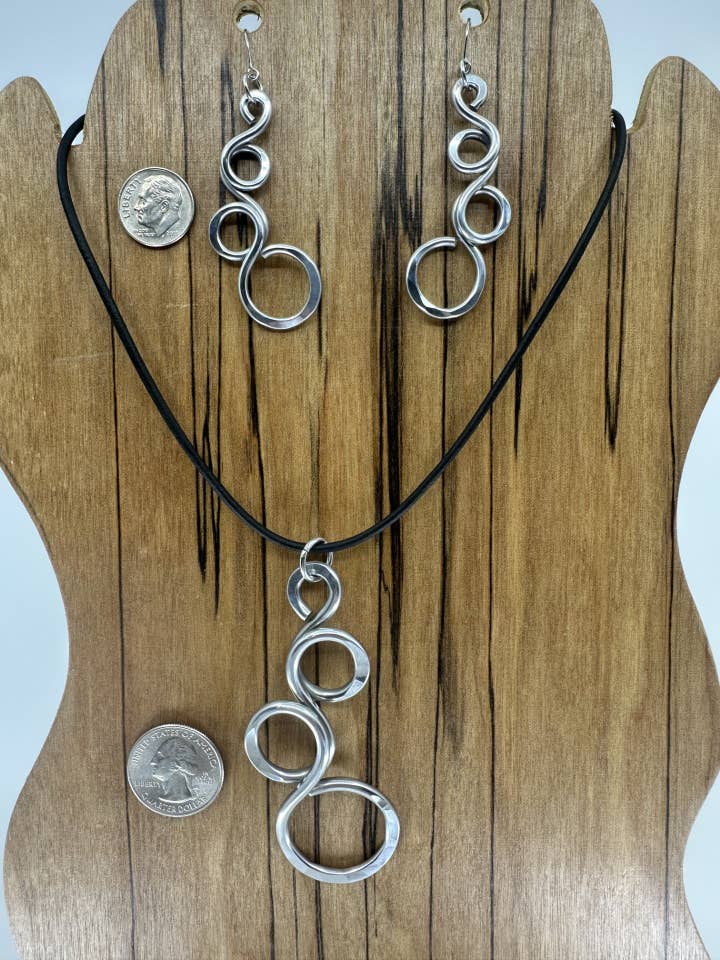 Bijoux en aluminium hypoallergéniques Bubbles pour la vente par The Artist Jay