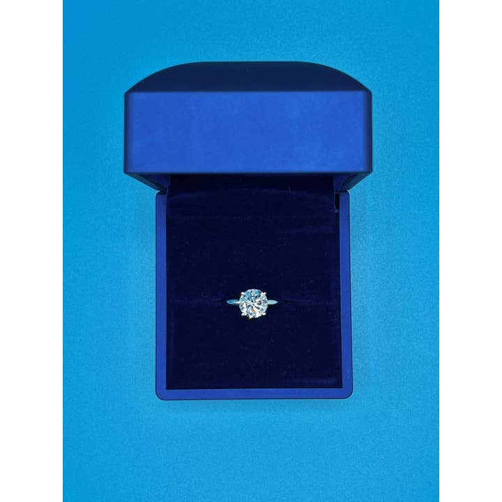 Anillo solitario de diamante cultivado en laboratorio redondo de 2 quilates en oro de 14 quilates para venta al por mayor de Elegant Jewels