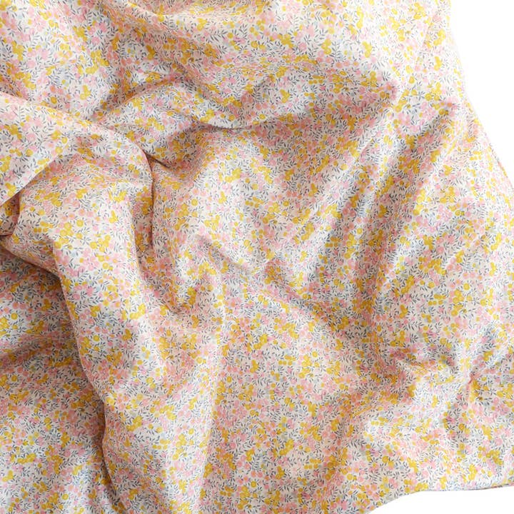 Coco & Wolf – wholesale Täcke – Vändbar arvquilt tillverkad med Liberty-tyg BETSY CANDY FLOSS & WILTSHIRE BUD PINK