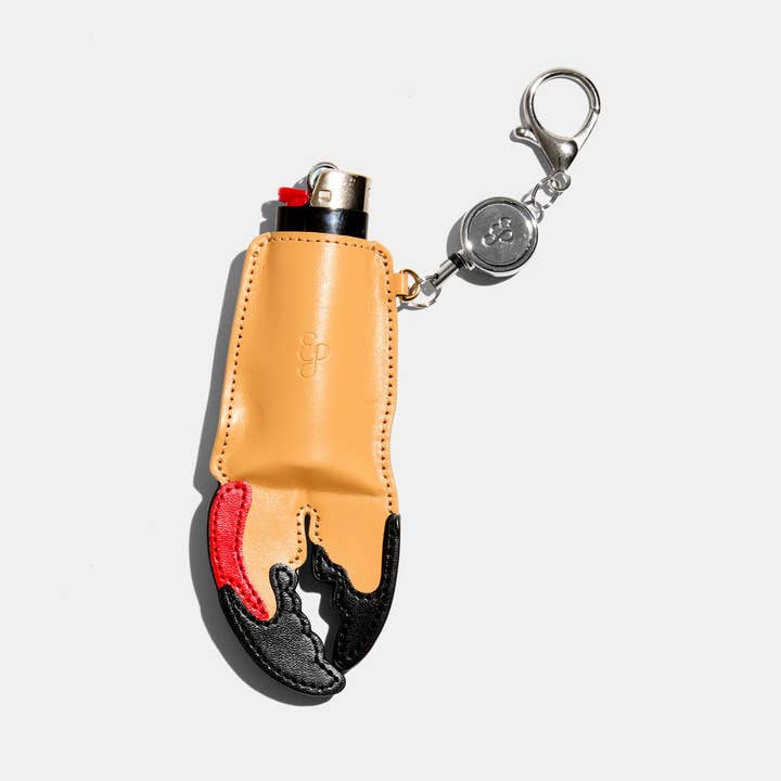Porte-clés avec housse pour briquet en forme de pince de crabe pour la vente par Edie Parker