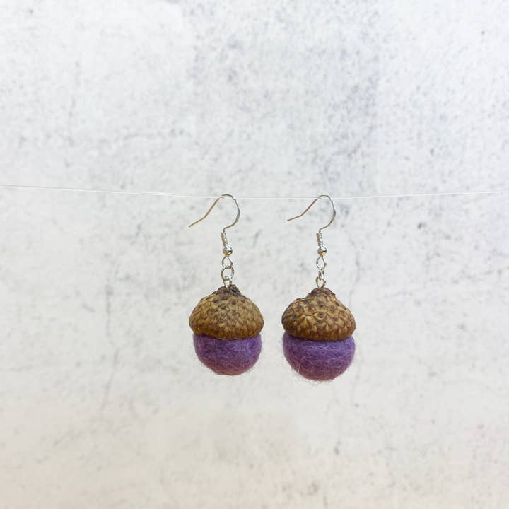 Oakwind Hollow - Vente Boucles d'oreilles pendantes - Boucles d'oreilles en forme de gland en feutre Lavender Fall Woodland Jewelry2