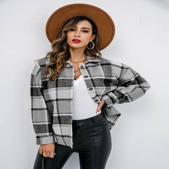  Women's Cropped Plaid Jacket Button Down Shirt Coat Flannel  Crop Jacket Casual Shacket with Chest Pockets Streetwear : Clothing, Shoes  
