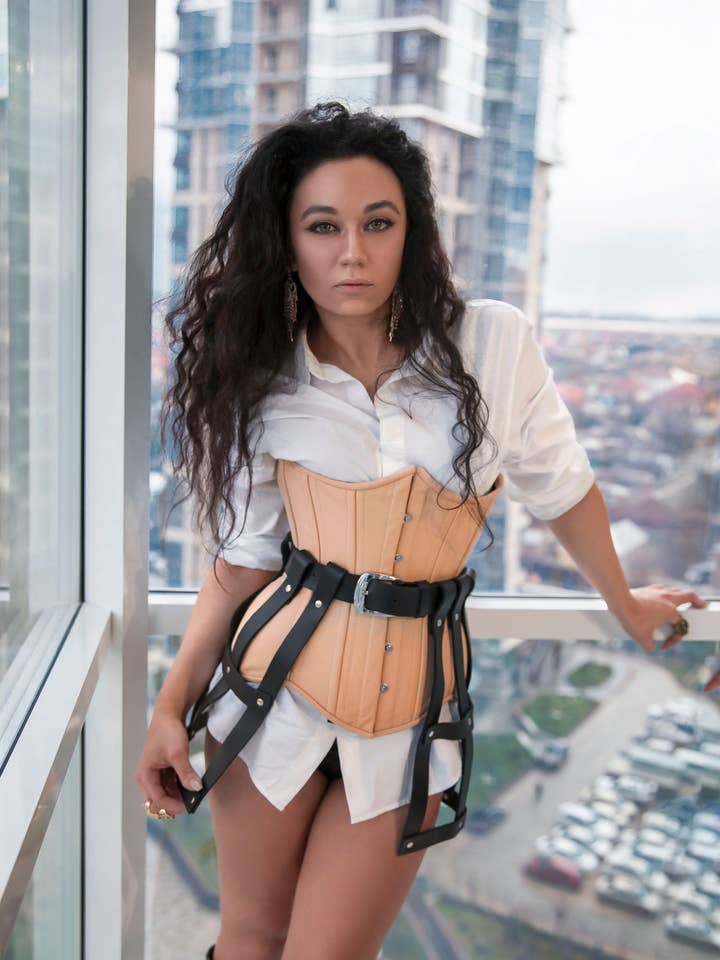 Saia de cinto de couro, feita à medida, detalhe da saia é removível, presente de couro, bdsm, acessório, presente bdsm de luxo elegante por atacado de corsettery