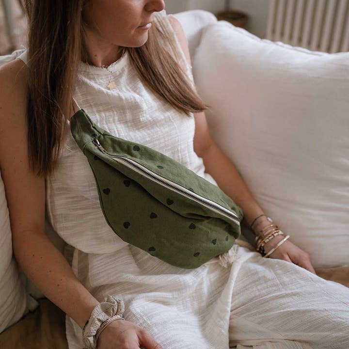 WOMEN BUM BAG HEART KAKI for wholesale by Rose in April