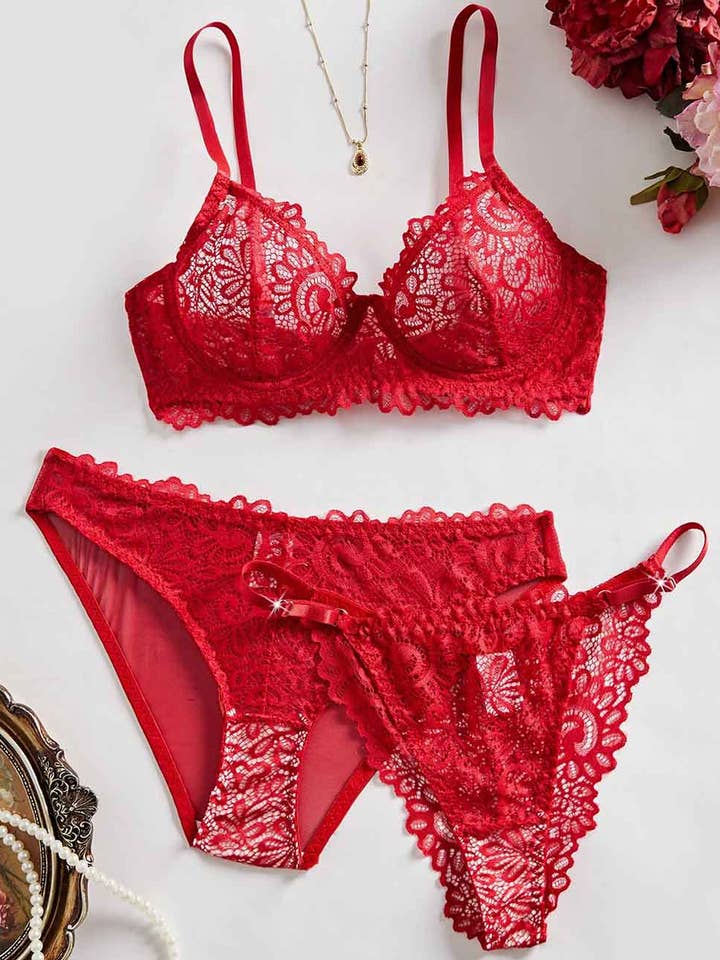 Set di lingerie 3 pezzi: reggiseno in pizzo floreale, perizoma e mutandine per donna. per la vendita all'ingrosso da parte di Sweetkama