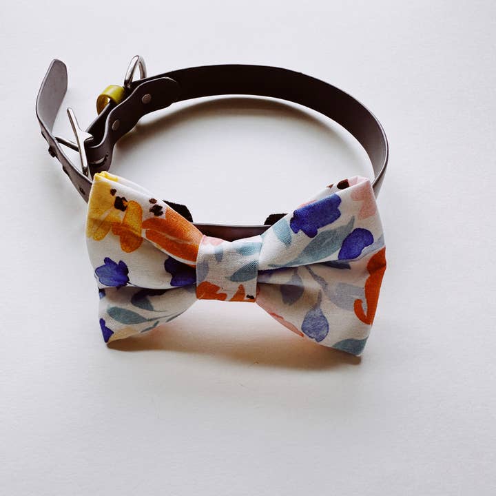 Walking Paws Boutique - Vendita all'ingrosso Papillon - Cani - papillon per cani con motivo floreale pastello, fiocco attaccabile primavera-estate