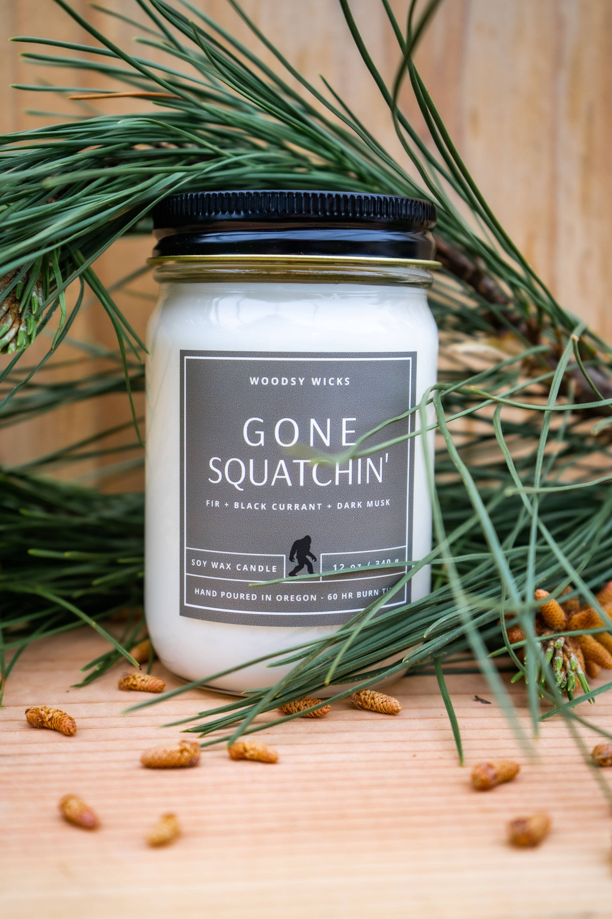 Woodsy Wicks - Vendita all'ingrosso Candela in vasetto - Candela Bigfoot Gone Squatchin' - Cera di Soia - Sasquatch3