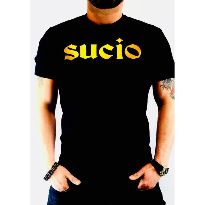 SUCIOWEAR OFFICIELL ”SUCIO” Guld Folierad Nästa Unisex Tee Svart/Guldfolie för wholesale av suciowear