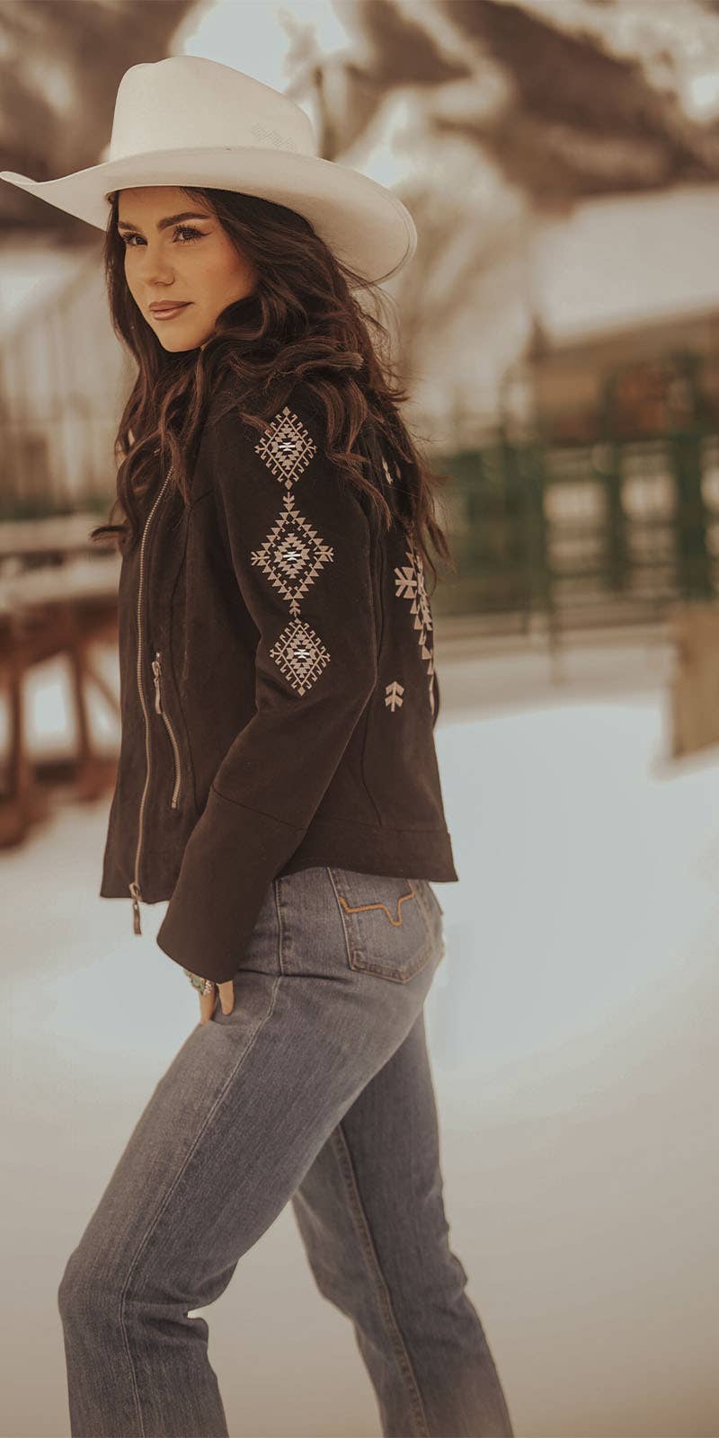 Black Ladies' Jacket L-25309 for wholesale on Faire3