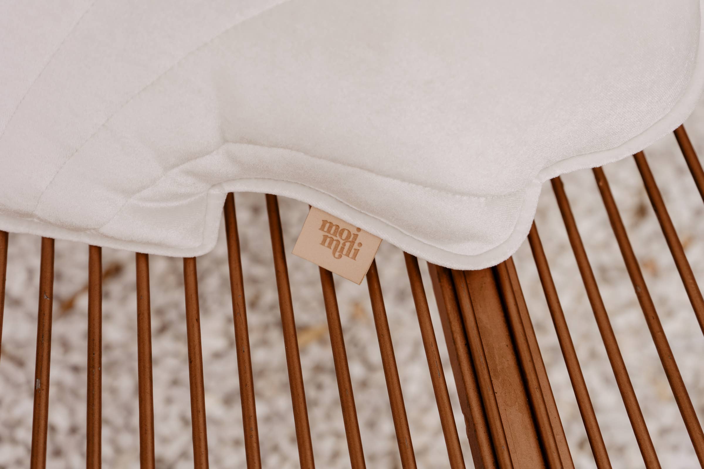 Moi Mili – Großhandel Zierkissen – Weiße Muschel-Kissen aus weichem Samt5