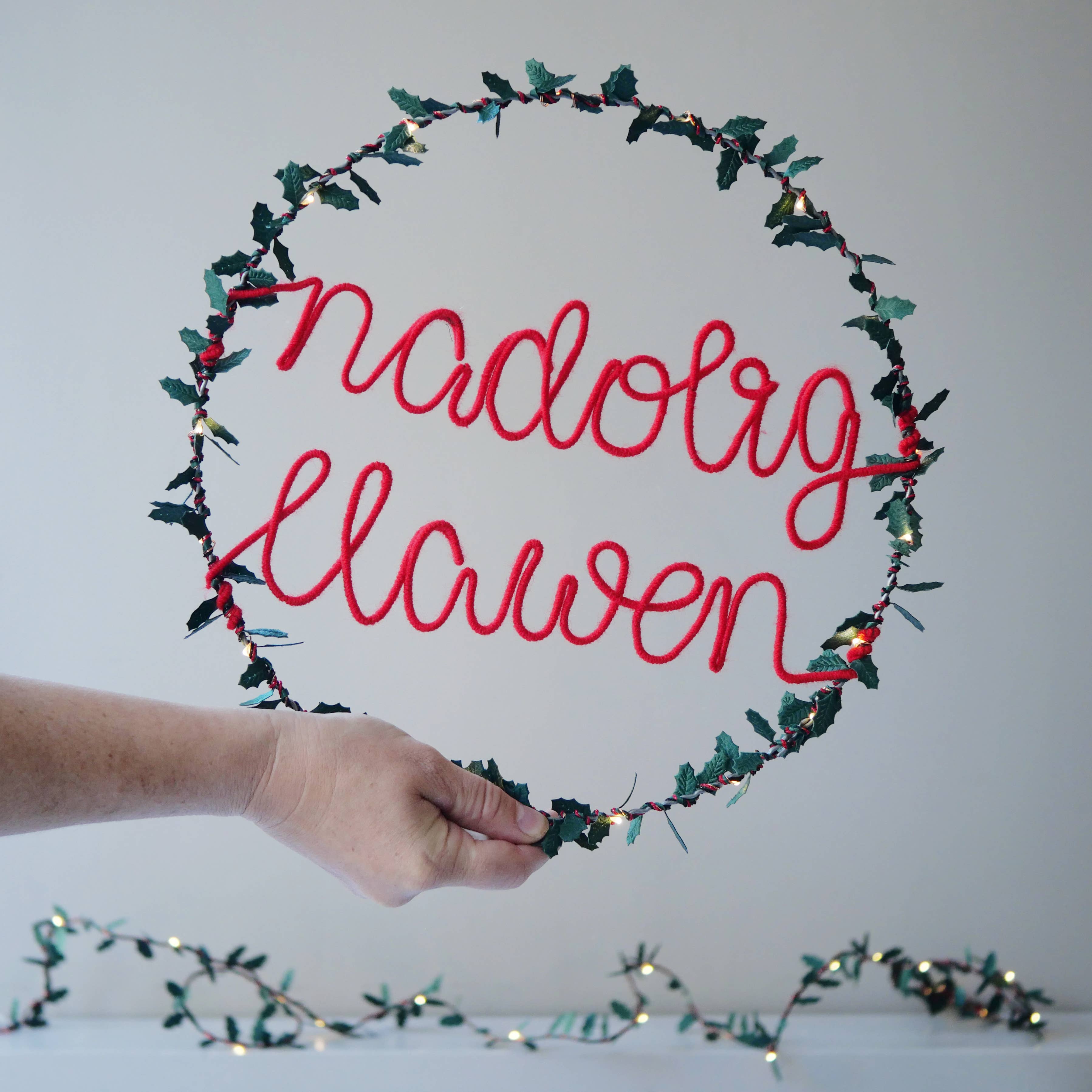 Melanie Porter – wholesale Christmas decoration – Nadolig Llawen Light Up Wreath - Christmas Decoration4