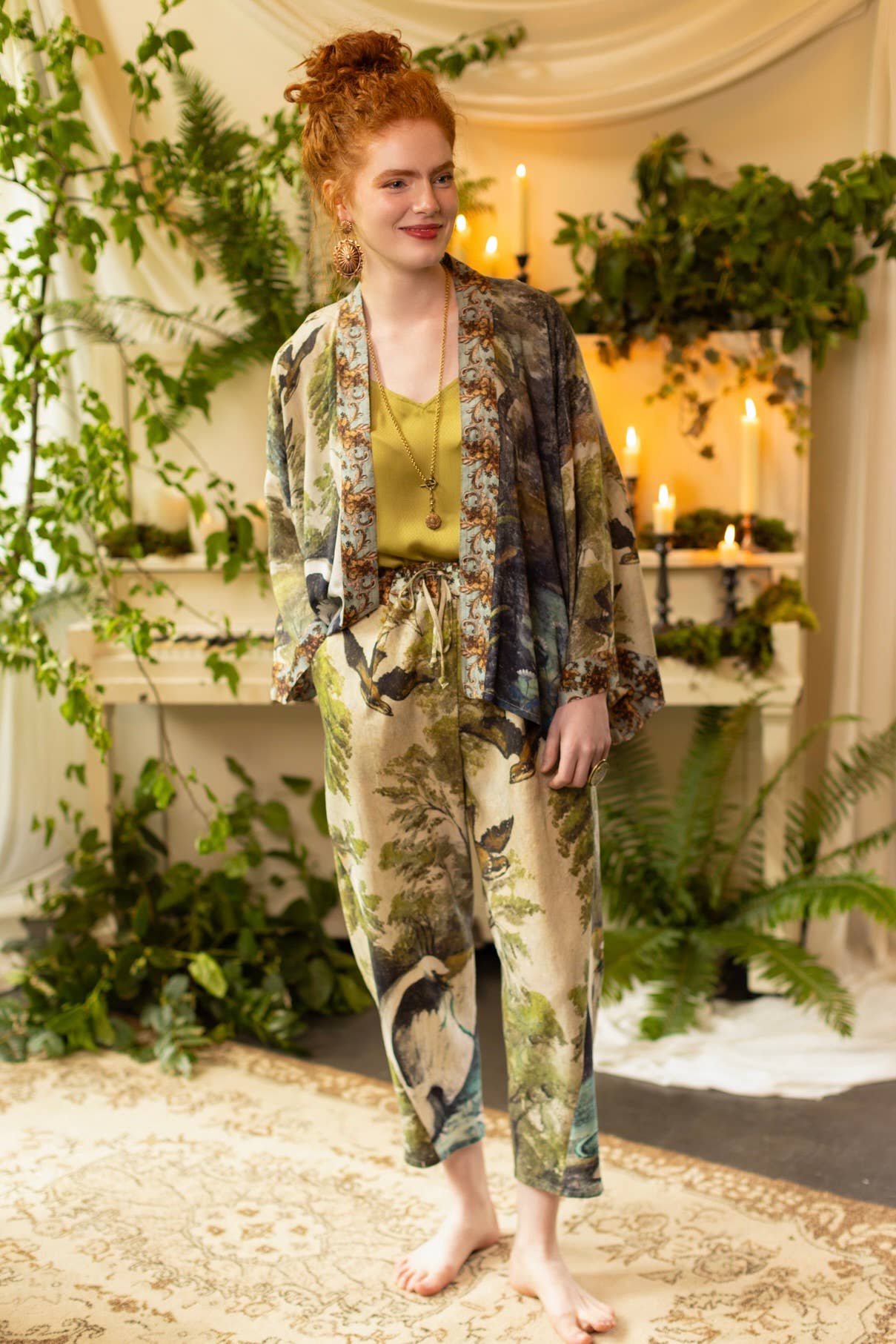 Market of Stars (USA) – Calças - Mulher por atacado – Calça Cropped Artist Linen com Estampa de Cisne e Pássaros2