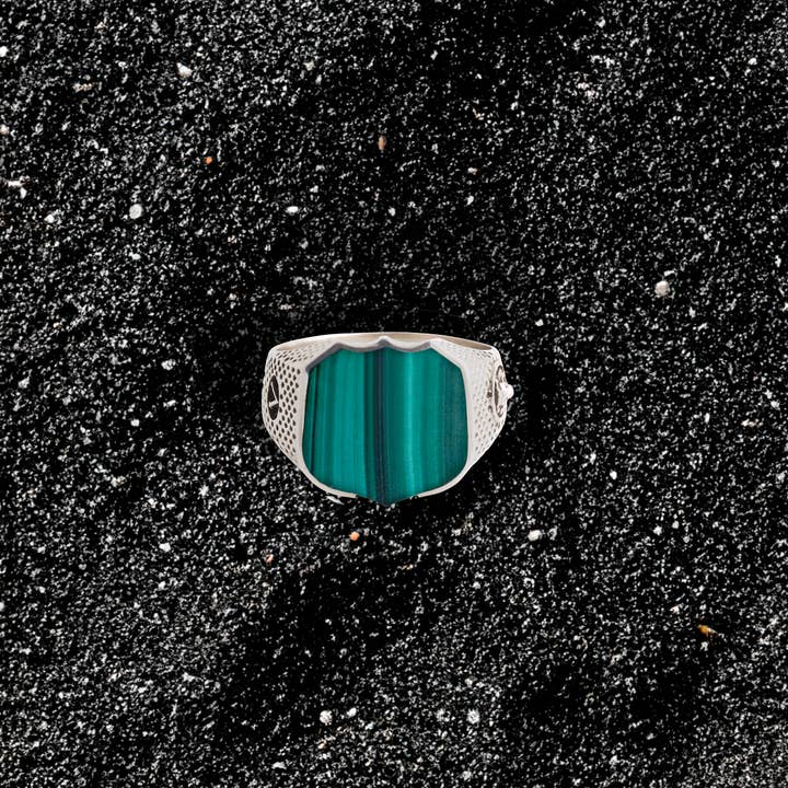 Bague Sceau Lion en Malachite pour la vente par NicolasAmbrosio