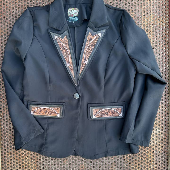 Blazer western en cuir fait main avec revers en flĂšche cowgirl rodeo pour la vente par The Rodeo Rose