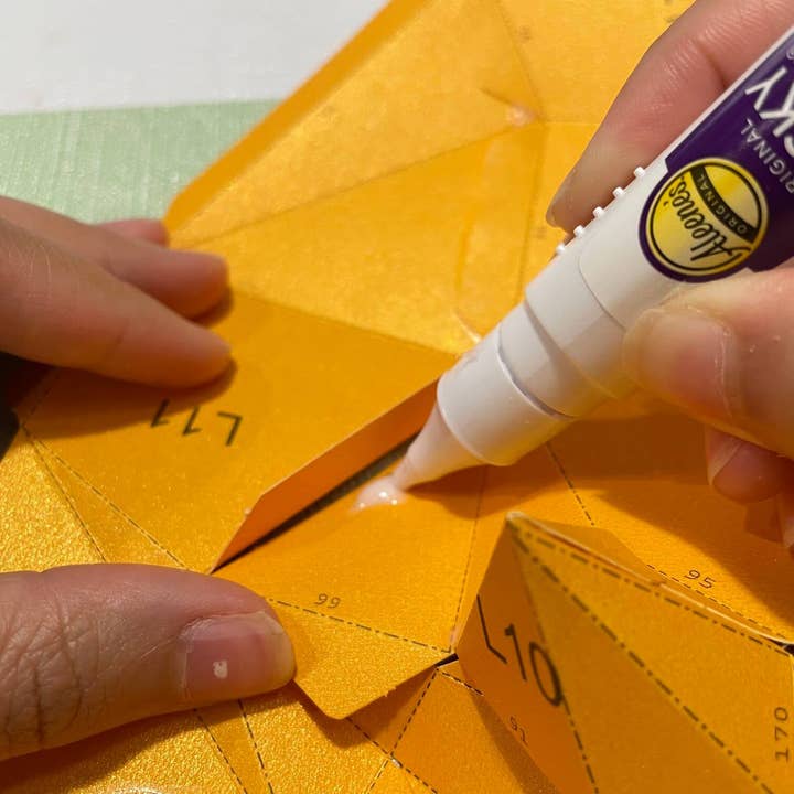 PAPERCRAFT WORLD - Wholesale Glue - Aleene's Tacky Glue Pen - #1 Papercraft Glue