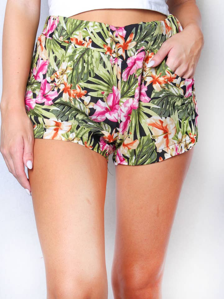 Short à poches taille haute à imprimé floral pour femmes pour la vente par Good Stuff Apparel