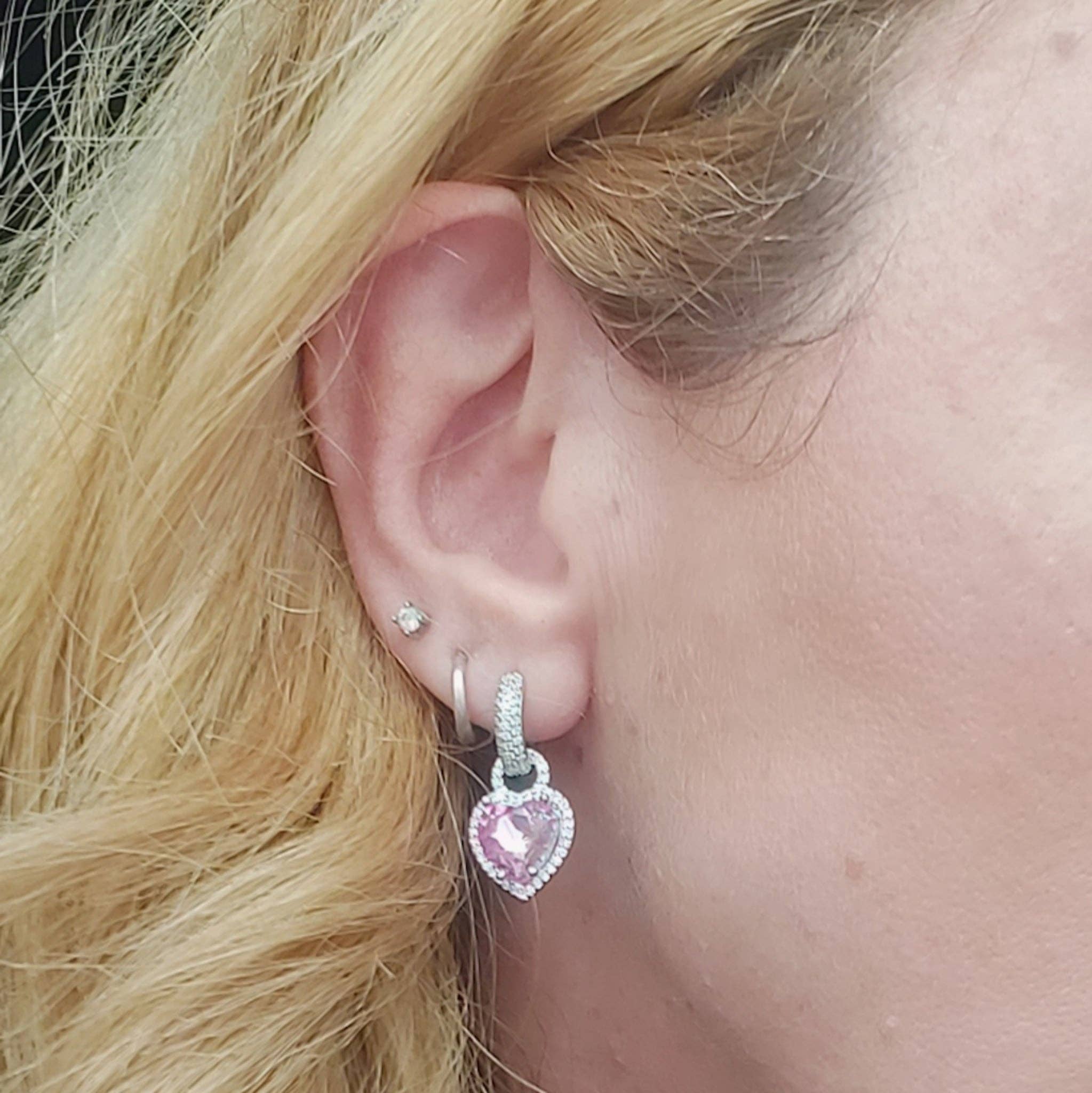 Daemon srls - Wholesale Hoop Earrings - AURORA HOOPS ~ Orecchini mini cerchi zirconati FULL in Cubic Zirconia a forma di cuore12