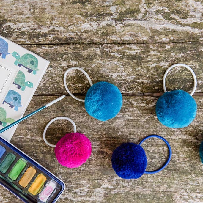 PomPom Galore – wholesale Hair tie – Pom Pom Hair Ties Magenta Set of 22