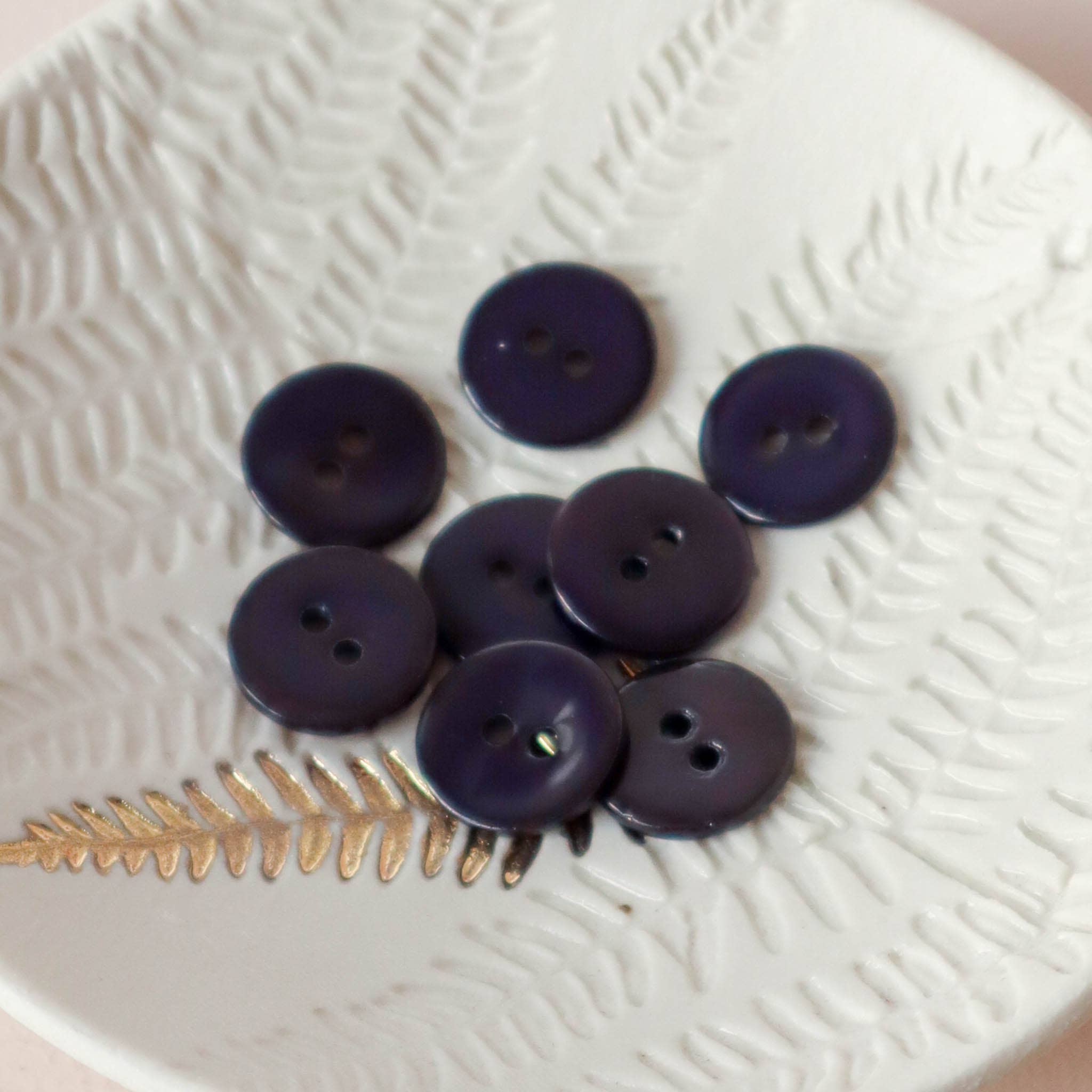 Lise Tailor - Wholesale Sewing Button/Snap - Flat mother-of-pearl buttons with 2 holes19