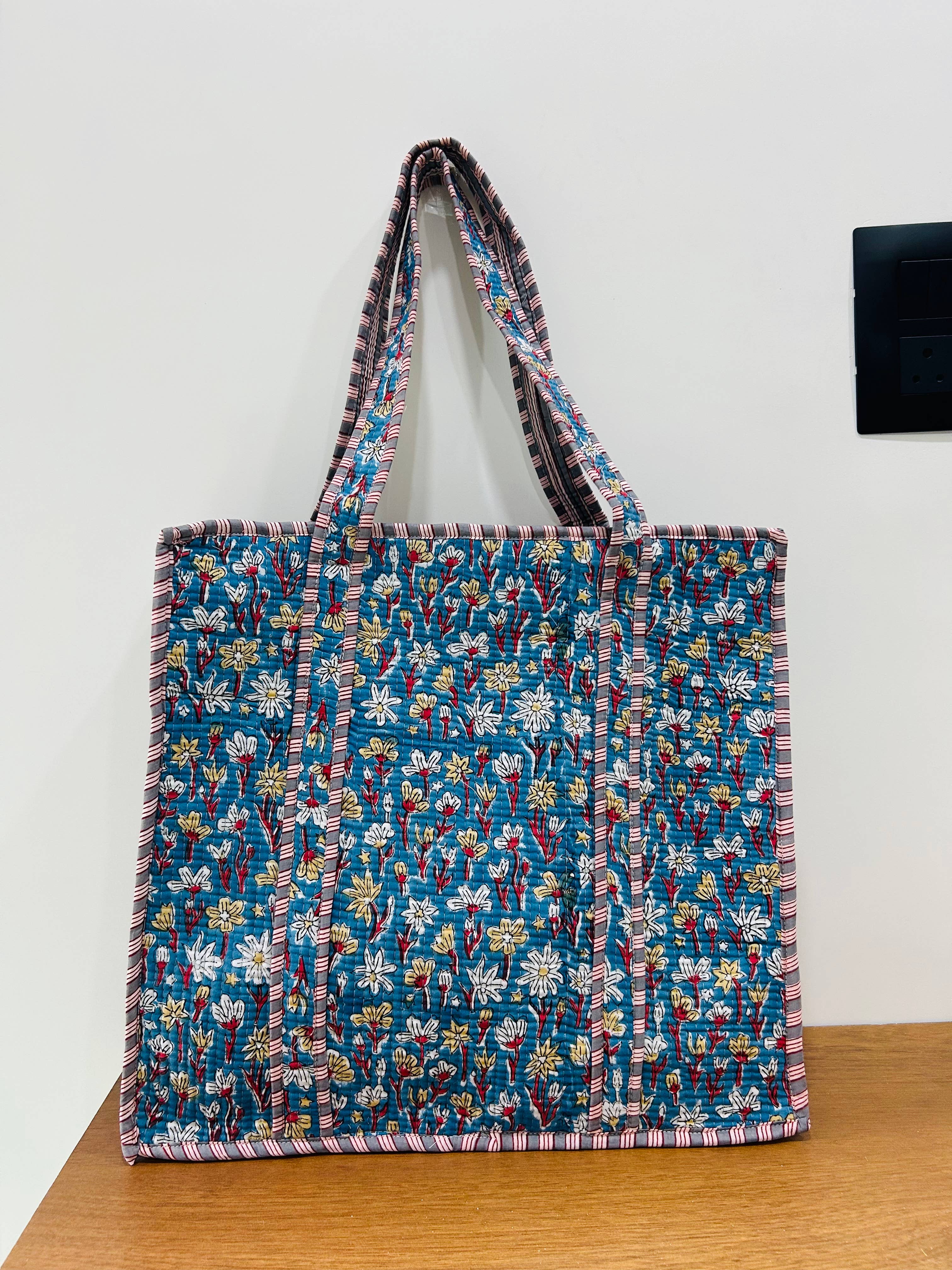 Meghcraft – wholesale Tote bag – Women's – Floral Cotton Quilted Reversible Tote Bag Shopping Bag 3