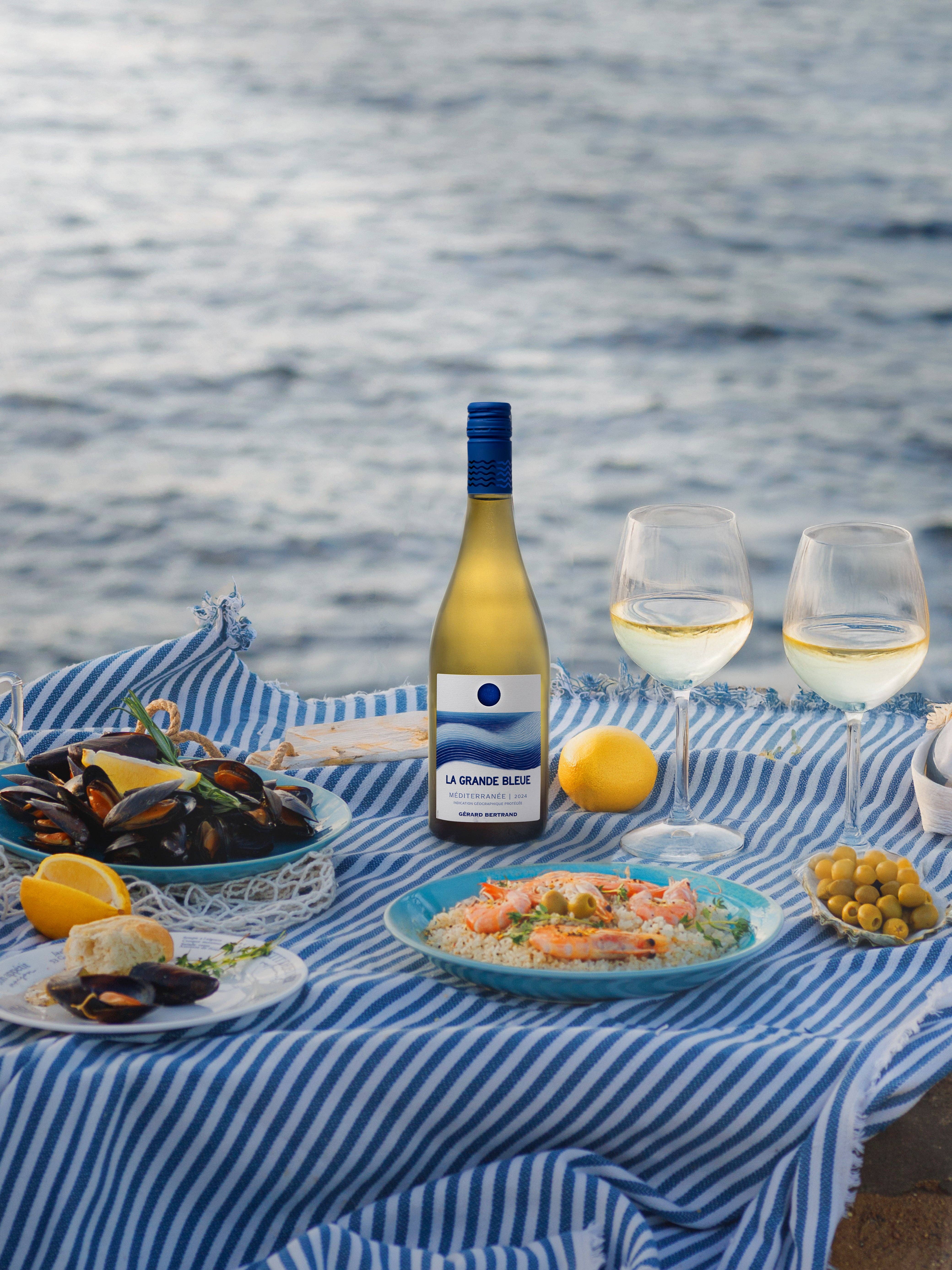 Gérard Bertrand - Wholesale Wine Gift Bag - La Grande Bleue 2024 organic white wine Special Offer 12 Bottles 75cl and Free Magnum4